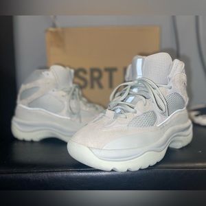 Yeezy Desert Boot Salt Size 10 but runs small so a size 9-9.5 may fit perfectly.